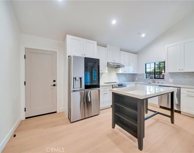 15741 Valerio St - Photo Thumbnail 7