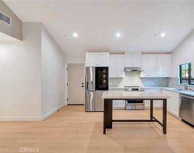 15741 Valerio St - Photo Thumbnail 6