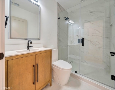 15741 Valerio St - Photo Thumbnail 12