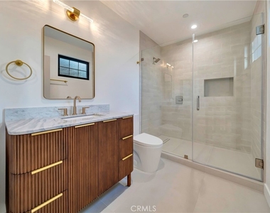 15741 Valerio St - Photo Thumbnail 23