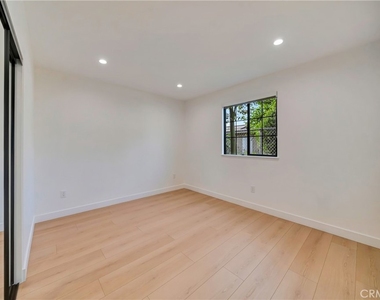 15741 Valerio St - Photo Thumbnail 15