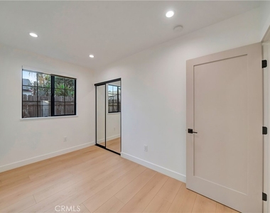 15741 Valerio St - Photo Thumbnail 14