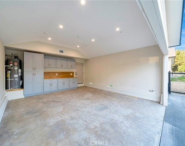 15741 Valerio St - Photo Thumbnail 25