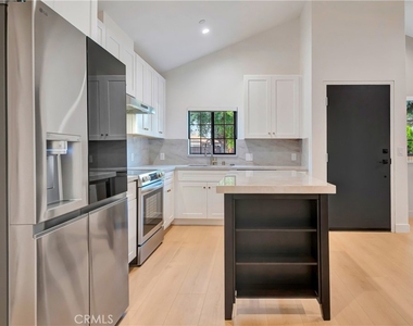 15741 Valerio St - Photo Thumbnail 9