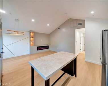 15741 Valerio St - Photo Thumbnail 10