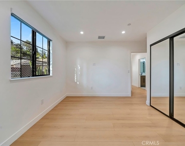 15741 Valerio St - Photo Thumbnail 16