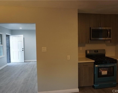 137 W Olive Street - Photo Thumbnail 11