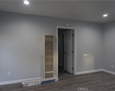 137 W Olive Street - Photo Thumbnail 6