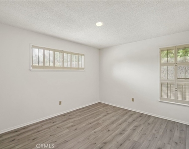 11803 Gerald Avenue - Photo Thumbnail 18