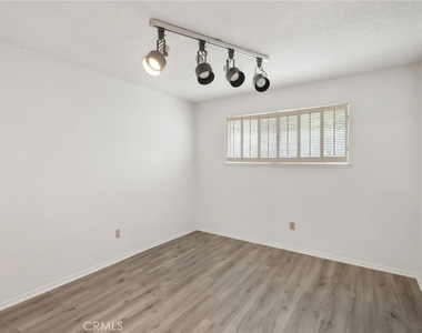 11803 Gerald Avenue - Photo Thumbnail 16