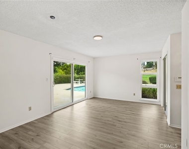 11803 Gerald Avenue - Photo Thumbnail 13