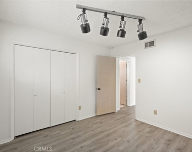 11803 Gerald Avenue - Photo Thumbnail 17