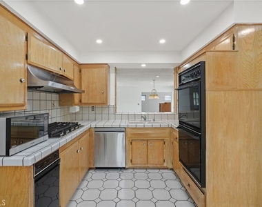 11803 Gerald Avenue - Photo Thumbnail 11