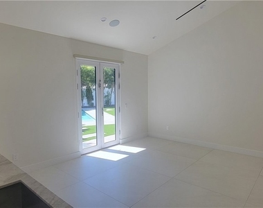 5061 Woodley - Photo Thumbnail 20