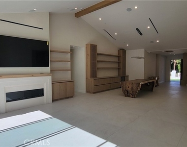 5061 Woodley - Photo Thumbnail 11