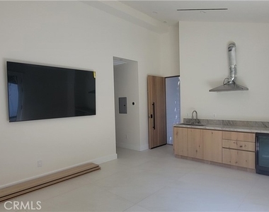 5061 Woodley - Photo Thumbnail 18