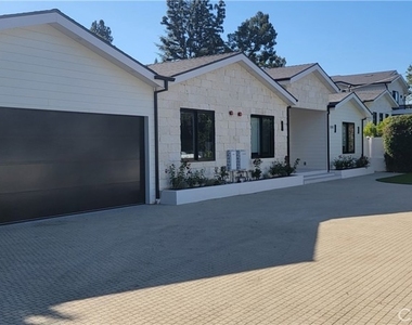 5061 Woodley - Photo Thumbnail 1