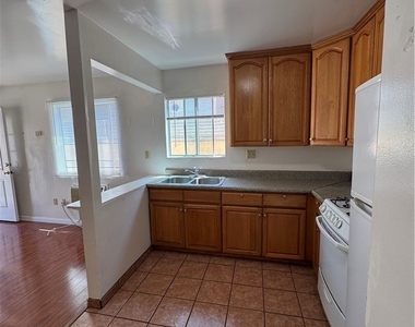 1466 Silver Lake Boulevard - Photo Thumbnail 3