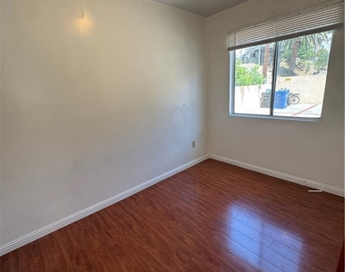 1466 Silver Lake Boulevard - Photo Thumbnail 7