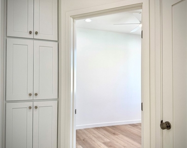 6118 Amos Avenue - Photo Thumbnail 8