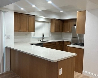 1728 Westcliff Drive - Photo Thumbnail 18