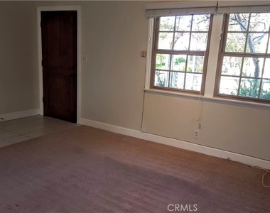 529 Walnut Avenue - Photo Thumbnail 4