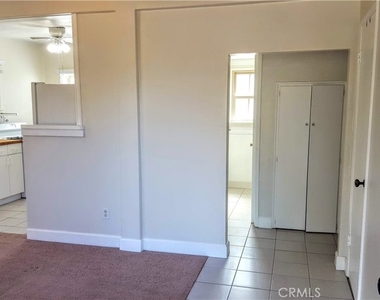 529 Walnut Avenue - Photo Thumbnail 6