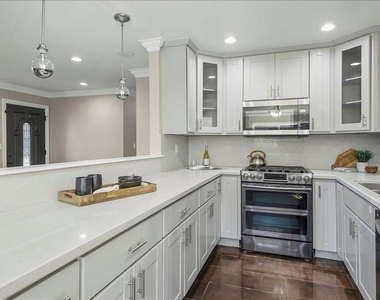 2130 Tampa Way - Photo Thumbnail 5
