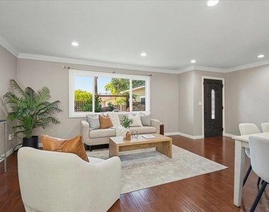 2130 Tampa Way - Photo Thumbnail 3
