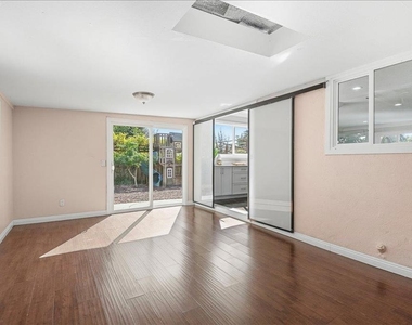 2130 Tampa Way - Photo Thumbnail 7