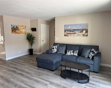 11138 Aqua Vista - Photo Thumbnail 6