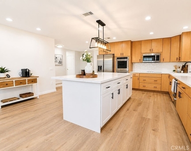1404 Highridge Street - Photo Thumbnail 17