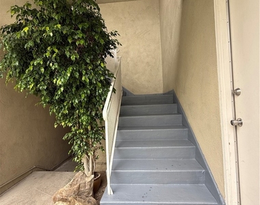 423 S Le Doux Rd - Photo Thumbnail 2
