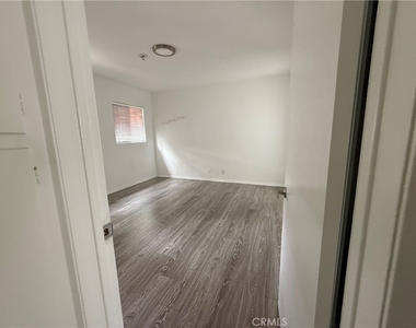 423 S Le Doux Rd - Photo Thumbnail 12