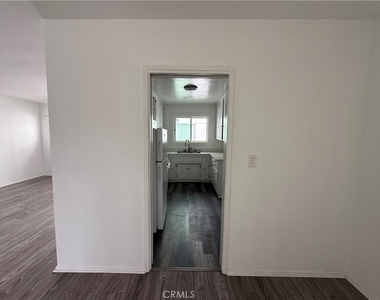 423 S Le Doux Rd - Photo Thumbnail 7