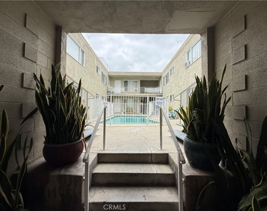 423 S Le Doux Rd - Photo Thumbnail 1