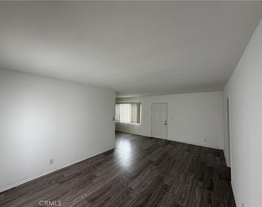 423 S Le Doux Rd - Photo Thumbnail 4