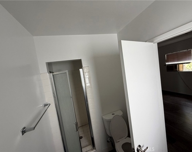 423 S Le Doux Rd - Photo Thumbnail 15