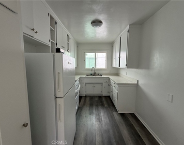 423 S Le Doux Rd - Photo Thumbnail 8