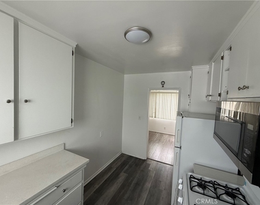423 S Le Doux Rd - Photo Thumbnail 9