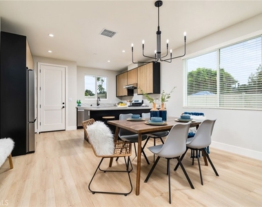 798 N Amelia Avenue - Photo Thumbnail 6