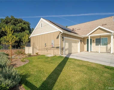 798 N Amelia Avenue - Photo Thumbnail 2