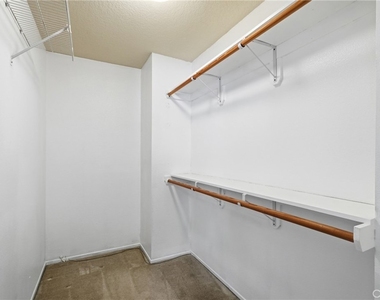273 Monroe Court - Photo Thumbnail 13