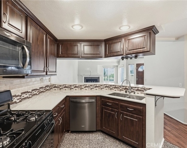 273 Monroe Court - Photo Thumbnail 5