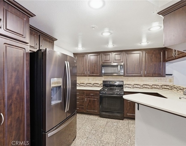 273 Monroe Court - Photo Thumbnail 4
