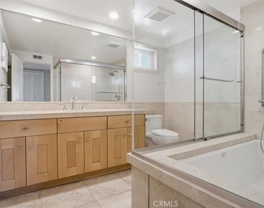321 E Stocker - Photo Thumbnail 13