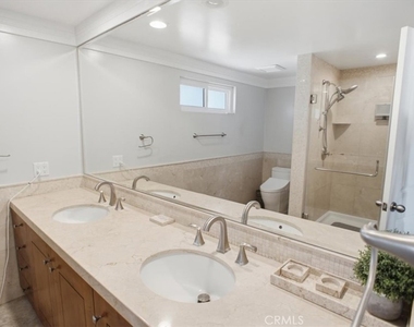 321 E Stocker - Photo Thumbnail 10