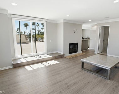 321 E Stocker - Photo Thumbnail 3