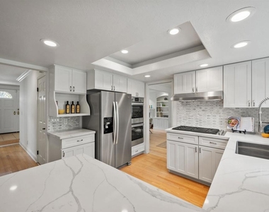 206 Sheila Ct - Photo Thumbnail 4
