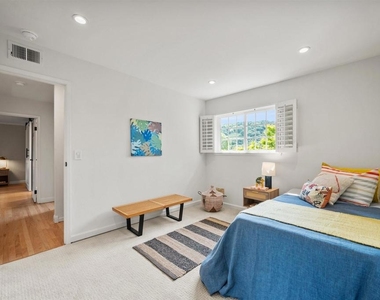 206 Sheila Ct - Photo Thumbnail 8
